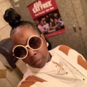 Meet your Posher, Ronisha